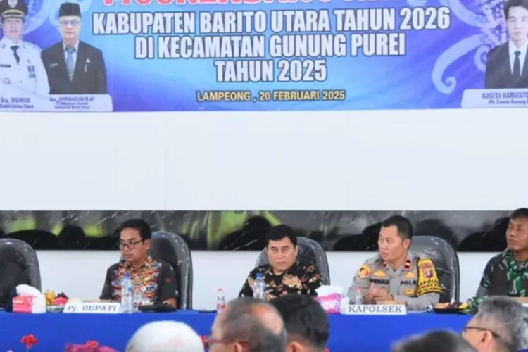 Pemerintah Kabupaten Barito Utara (Pemkab Barut), melalui Asisten I Setda Bidang Pemerintahan dan Kesra Eveready Noor membuka Musyawarah Perencanaan Pembangunan (Musrenbang) tingkat kecamatan yang dilaksanakan di Aula Kantor Kecamatan Gunung Purei, Kamis 20 Februari 2025. Foto: Diskominfosandi Barut