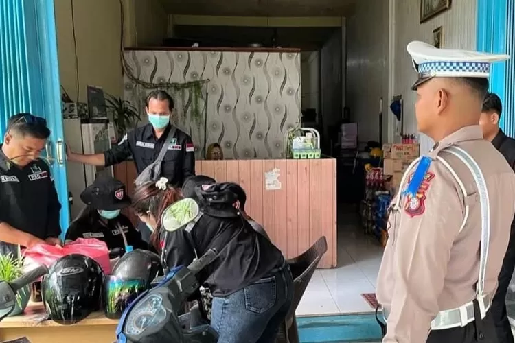 Polres Mura dan Dinkes Lakukan Tes Urine Sopir Travel (foto: Polres Mura)