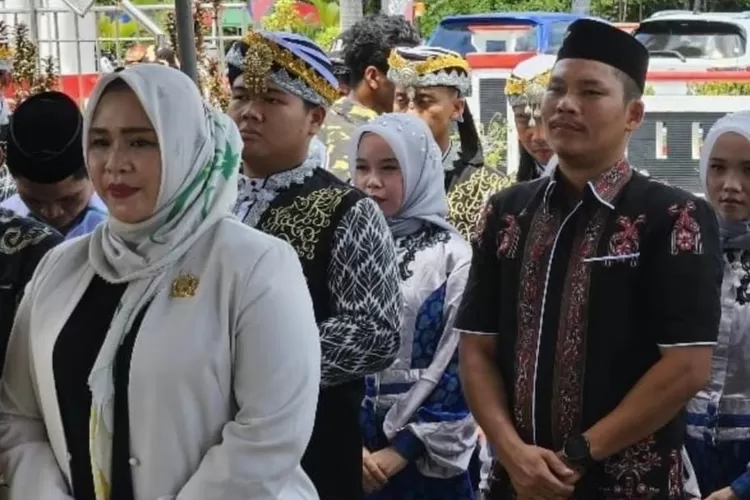 Mahyono disela menghadiri penyambutan bupati dan wabup di rumah jabatan