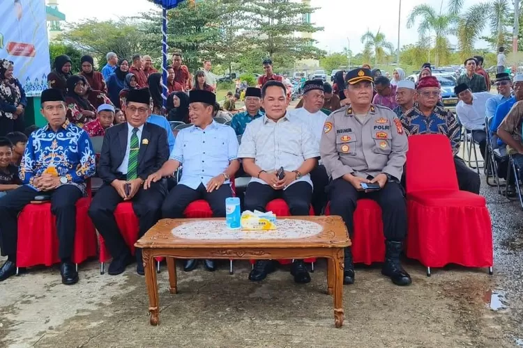 Ketua komisi I DPRD Mura Rejikinoor saat menghadiri pembukaan pasar ramadhan oleh Bupati  Mura Heriyus, Selasa (04/04/2025) (kalteng lima)