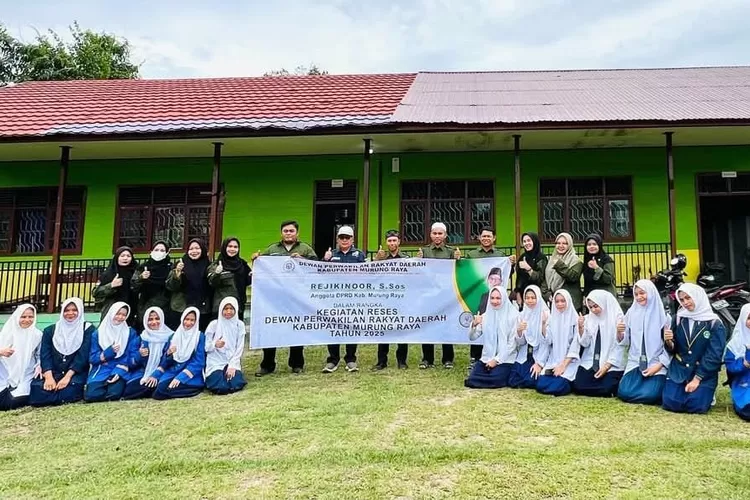 Dewan Rejikinoor saat reses di Desa Mangkahui  (kalteng lima)