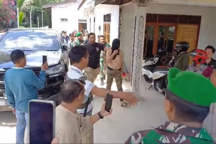 Sejumlah orang dan barang bukti berupa uang diamankan pihak tim gabungan terkait adanya dugaan praktik politik uang menjelang PSU di Barito Utara (Dok. Kalteng Lima)