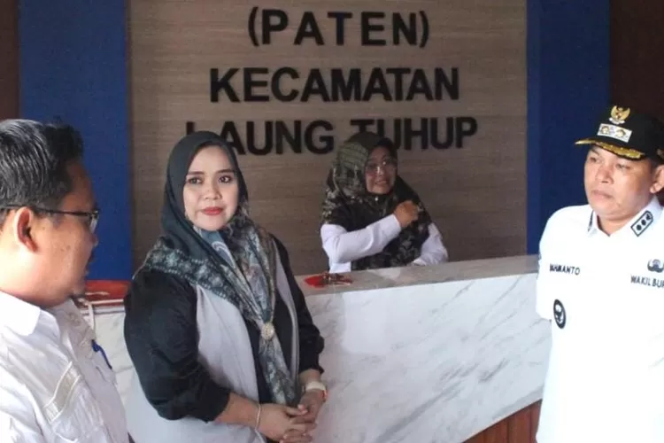 Waketb I DPRD mura dalam kunjungan di Kecamatan Laung Tuhup (foto : DPRD)