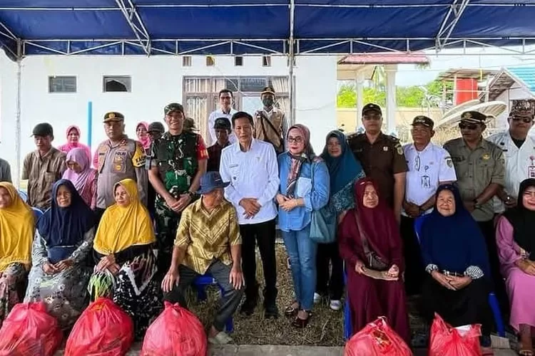 Penjabat Bupati Barito Utara, Drs. Muhlis, bersama jajaran Forkopimda melakukan peninjauan langsung ke wilayah terdampak banjir.