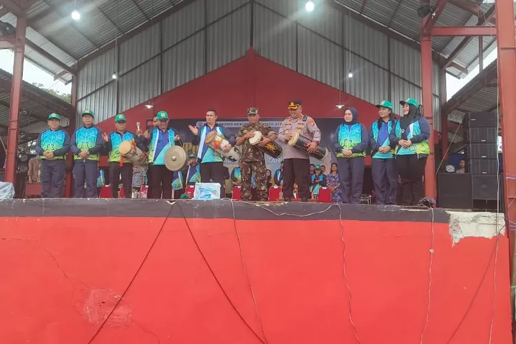 Wabup Rahmanto Muhidin saat membuka  festival budaya TTB 2025 (foto : Kalteng Lima)