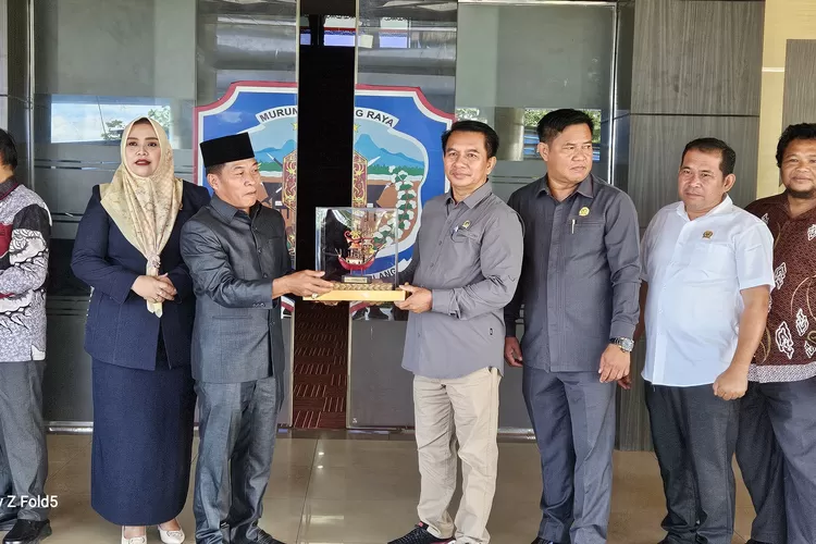DPRD Murung Raya Terima Kunjungan Kerja DPRD Kutai Barat  (foto : DPRD MURA)