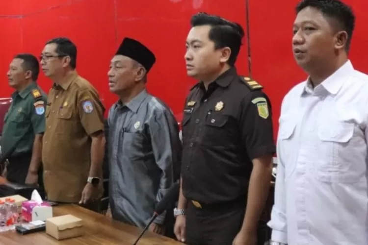 Legislator Likon (tengah) ikuti webinar Diseminasi Kebijakan Tim Terpadu P4GN, Likon (kalteng Lima)
