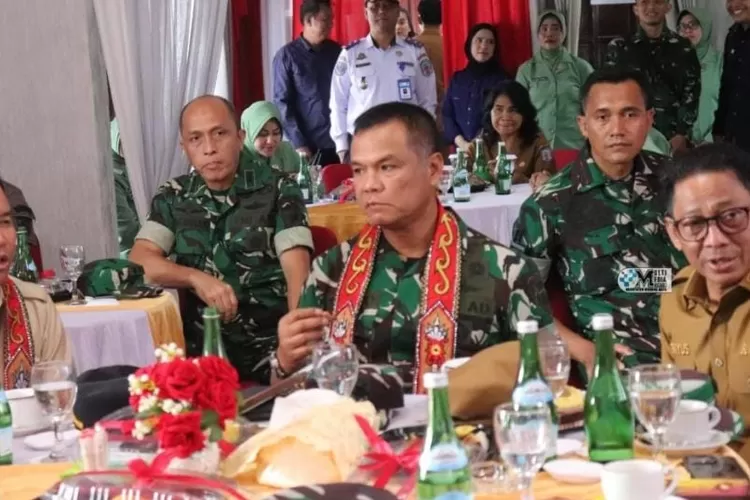 Bupati Mura Heriyus dalam paparan di depan Wakasad dan Gubernur Kalteng Agustiar Sabran