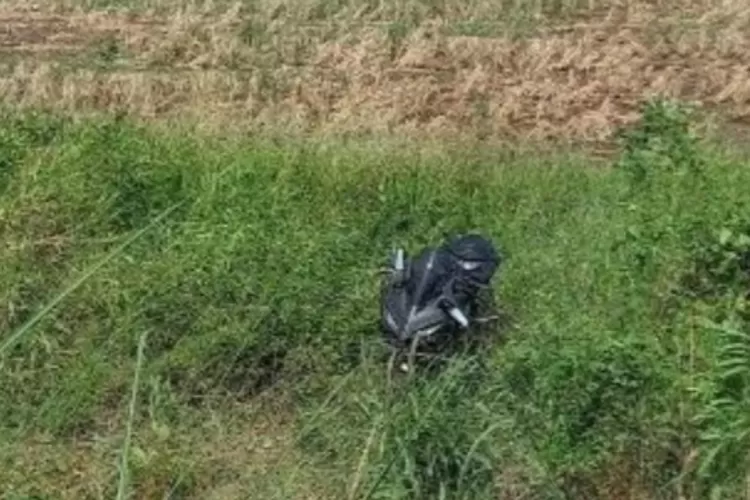 Sebuah motor sport terjun ke pesawahan di Kabupaten Tangerang lantaran pengemudi motor mengantuk saat berkendara. 