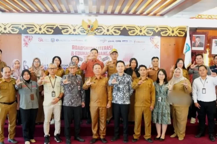 Pemkab Mura Apresiasi Kolaborasi Roadshow Literasi dan Edukasi Keuangan 2025 (kalteng lima)