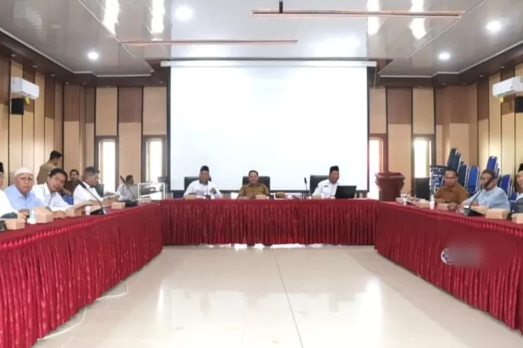 Wakil Bupati (Wabup) Mura, Rahmanto Muhidin menghadiri kegiatan Badan Pengelola Masjid Agung Puruk Cahu dalam rapat finalisasi Badan Pengelola.