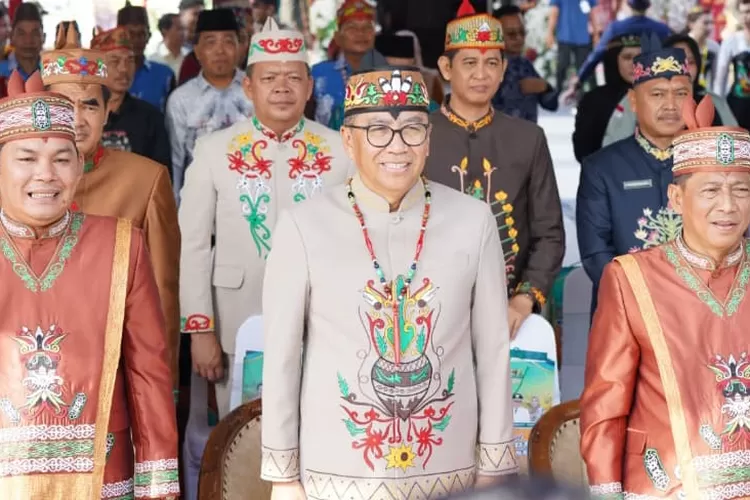 Bupati Mura Heriyus dan Wabup Rahmanto serta Plt Sekds Provinsi Kalteng dalam kegiatan hari jadi ke-23 Kabupaten Murung Raya, Jumat (1/08/2025) (foto : Kalteng Lima)