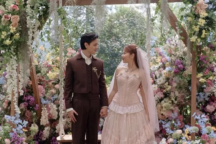 Resepsi pernikahan Nadin Amizah dan Faishal Tanjung bertema fairy jadi sorotan  (Instagram @wirantikurniabride)