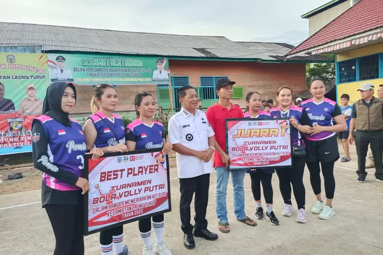 Bupati Heriyus Tutup Turnamen Bola Volly Putri Tingkat Kecamatan Laung Tuhup (foto : Kalteng Lima)