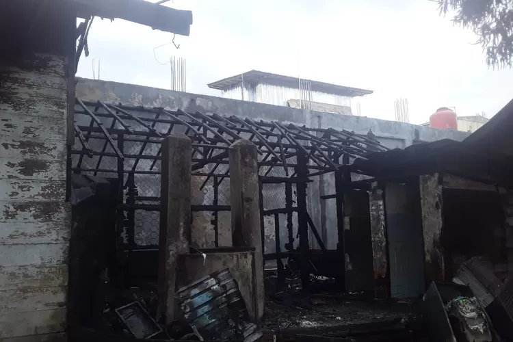 Kebakaran menghabiskan satu rumah di Jalan Senghaji Hulu, Barito Utara, Kalimantan Tengah (Dok. Kalteng Lima)