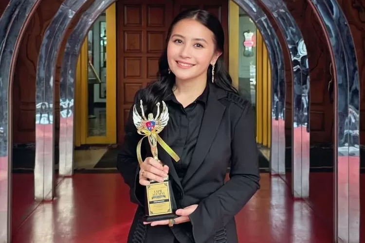 Pernah menolak tawaran jadi Wagub, ini  jawaban Prilly Latuconsina jika ditawari menjadi Menteri Pendidikan (Instagram @prillylatuconsina96)