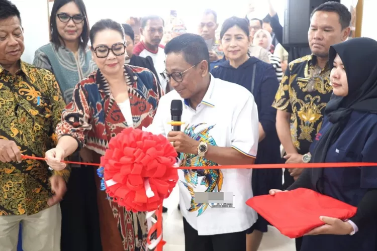 Bupati Murung Raya (Mura), Heriyus, meresmikan Klinik Asisten Medika Indonesia (AMI) Kabupaten Murung Raya yang berlokasi di Jalan Ahmad Yani, Jumat (26/9/2025). (foto : Kaltenglima,com)