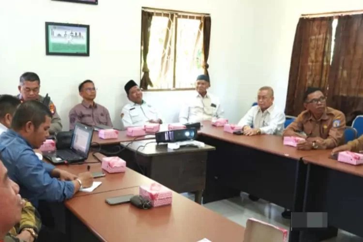 Rapat persiapan studi banding di Kantor Sekretariat FKUB Kabupaten Murung Raya, Selasa (7/10/2025). (foto : Diskominfo SP Mura)