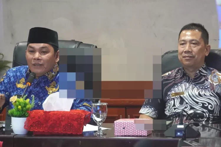 Wabup Rahmanto memimpin Rakor Pembahasan Usulan Pendirian Badan Usaha Milik Daerah (BUMD) secara virtual melalui Zoom Meeting, Jumat (17/10/2025). (foto : Fad/Kalteng Lima)