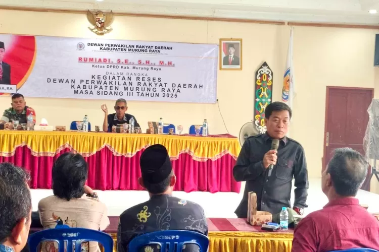 Ketua DPRD Mura Rumiadi dalam reses