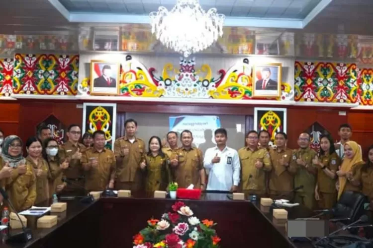 Pemkab Mura kegiatan Penyelenggaraan Satu Data Indonesia (SDI) bagi kecamatan se-Kabupaten Murung Raya. Kegiatan tersebut berlangsung di Aula A Kantor Bupati Murung Raya, Selasa (21/10/2025). (foto : Diskominfo SP)