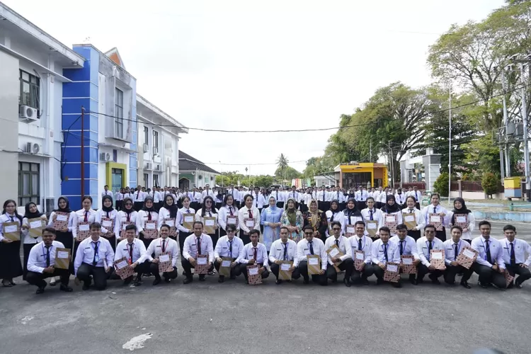 Asisten Administrasi Umum Setda Kalteng Tutup Latsar CPNS, Tekankan ASN Profesional dan Berintegritas (MMC Kalteng)