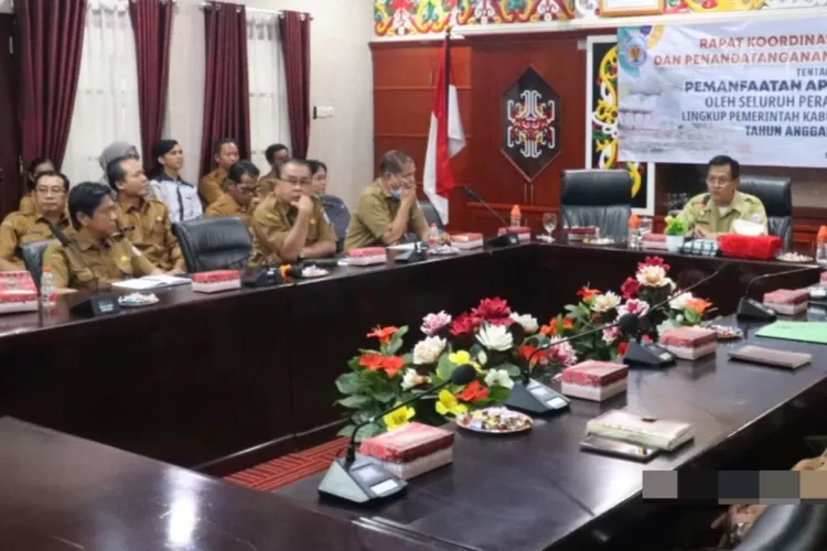 Pemkab Mura melaksanakan Rakor pemanfaatan Aplikasi Sistem Informasi Pelaksanaan Pengendalian Pembangunan (SiSAPAN). Kegiatan berlangsung di Aula A Kantor Bupati Murung Raya, Senin (3/11/2025). (foto : Diskominfo SP Mura)
