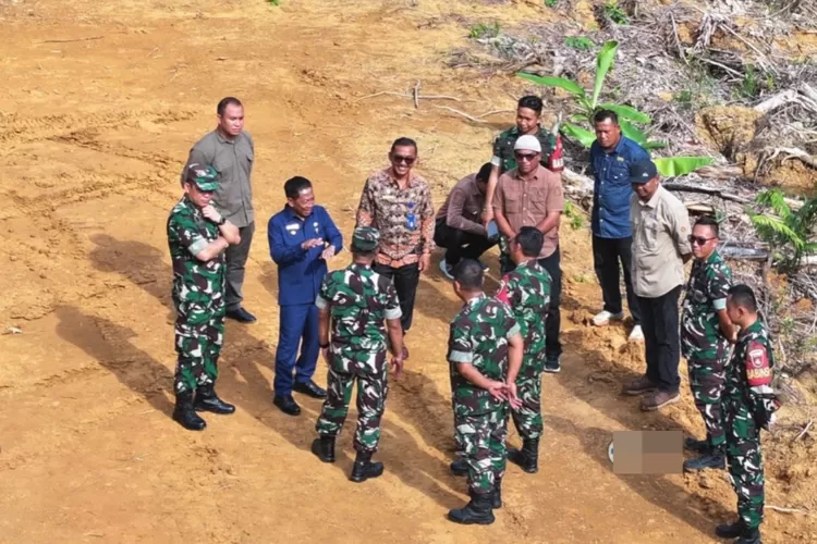 Sinergi Pemkab dan TNI: Peninjauan Lokasi Pembangunan Yon TP 883 di Murung Raya (foto : Diskominfo SP)