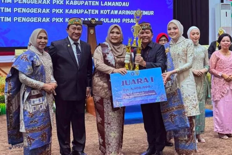 Dina Maulidah Apresiasi Prestasi TP-PKK Murung Raya Raih Juara I Lomba Vlog (foto : Humas)
