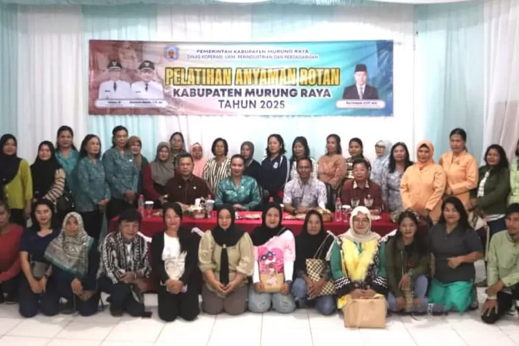 Pemkab Mura Dorong Kreativitas Pengrajin Lewat Pelatihan Rotan (foto : Diskominfo SP Mura)