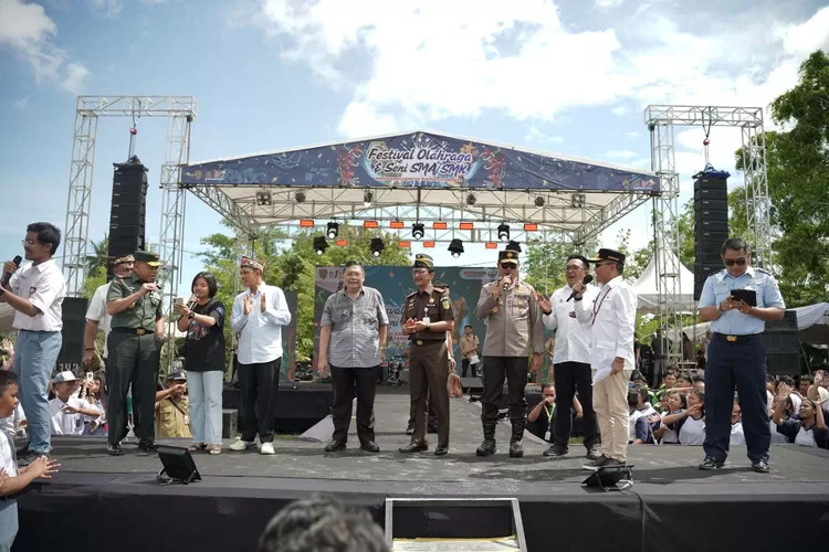 &lrm;Gubernur Resmikan Festival Olahraga dan Seni SMA/SMK se-Kalteng, Kadisdik: Digitalisasi Sekolah Terus Dipercepat (MMC Kalteng)