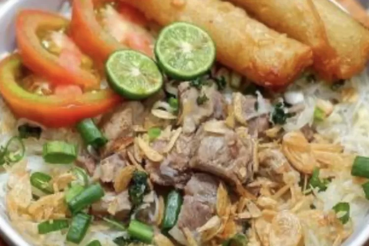 Salah satu kuliner nikmat kota Bogor berupa Soto Mie