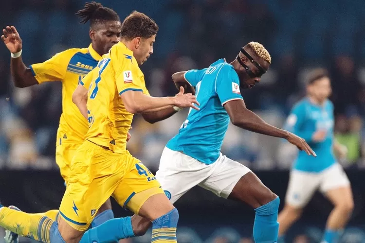 Duel Napoli Vs Frosinone pada babak 16 besar Coppa Italia 2023-2024.