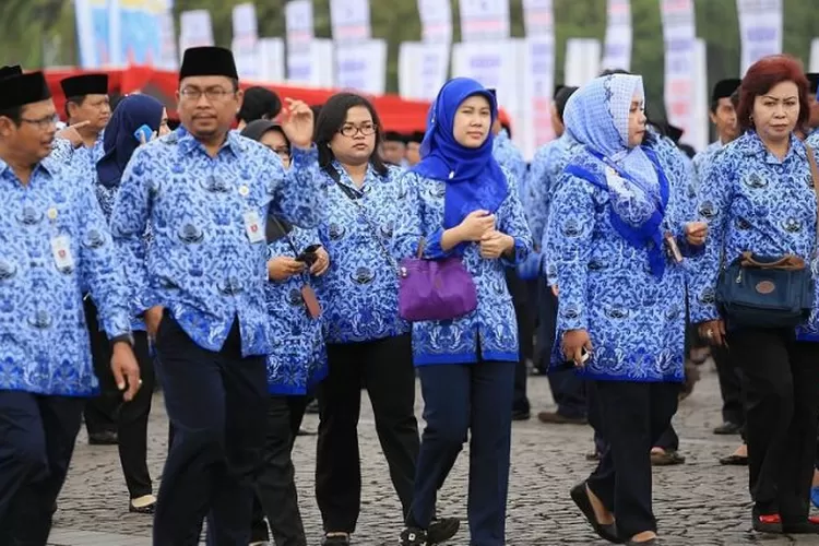 Resmi! Jokowi Sahkan Kenaikan Gapok Pegawai Negeri Sipil 8 Persen, Cek ...