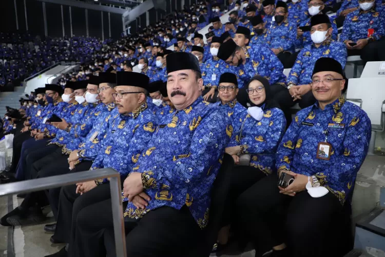 Berlaku Seluruh Indonesia Jokowi Bocorkan Kenaikan Persen Inilah Tabel Gaji Pns