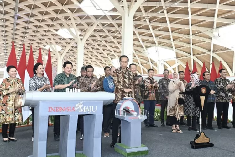 Modernisasi Transportasi! Jokowi Resmikan KCJB WHOOSH, Kereta Cepat ...