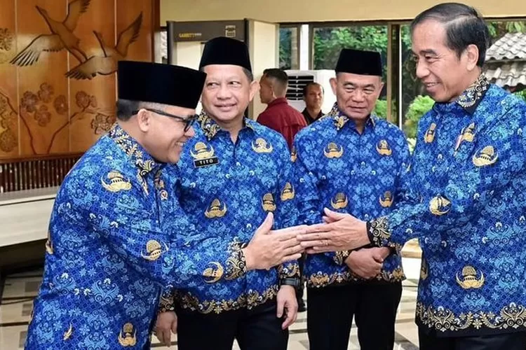 JOKOWI Umumkan Naik Sebesar 8 Persen! Inilah GAJI PNS Golongan III B Di ...