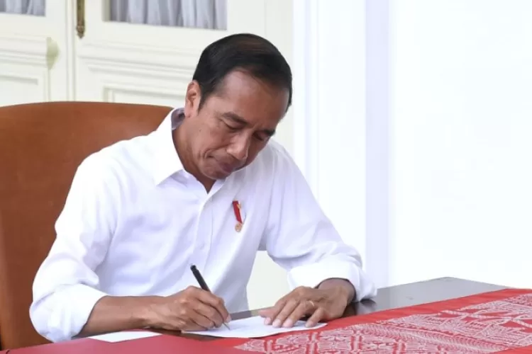 JOKOWI TEKEN ATURAN GAJI! Pegawai Pemerintah Dengan Perjanjian Kerja ...