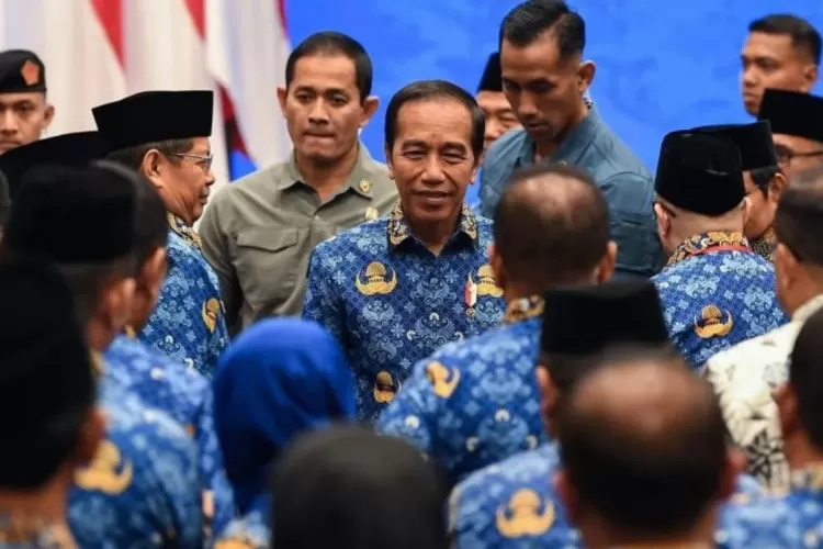 PRESIDEN JOKOWI MENGESAHKAN APBN 2024, SEGINI BESARAN KENAIKAN GAJI PNS ...