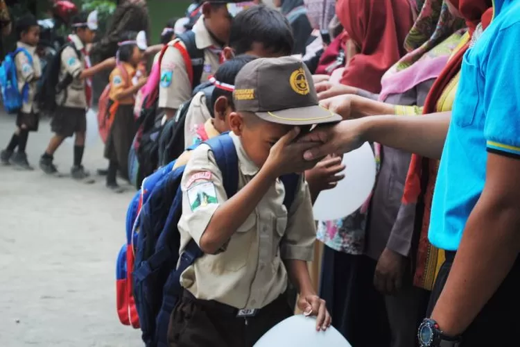 NGENES! Perbandingan Gaji Guru Di Indonesia Dan China, Jarak ...