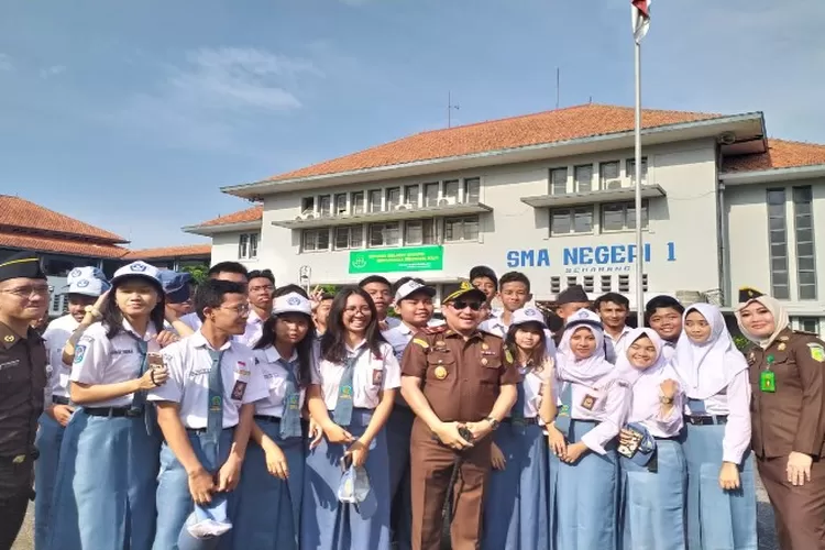 10 Sekolah Dengan Peringkat Tertinggi Nasional Di Kota Semarang, Nomor ...