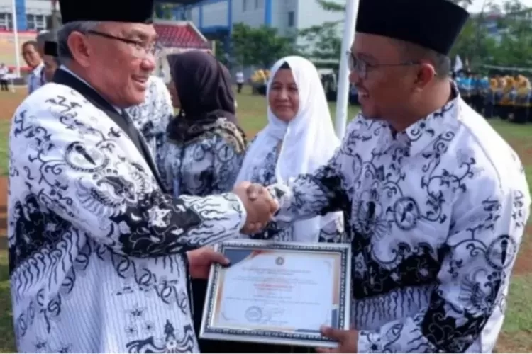 Inilah 3 Alasan Dibalik Masih Banyaknya Tenaga Honorer Guru Di Sekolah ...