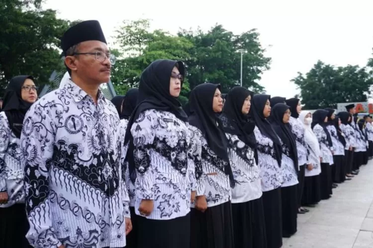 PNS Guru Full Senyum! Tunjangan Profesi Dijamin Naik Di Tahun 2024 ...