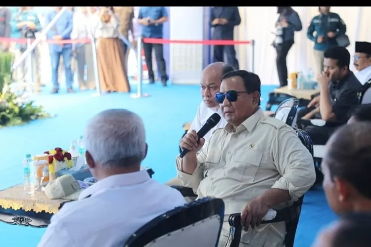 Menhankam Prabowo Subianto saat berdialog dengan petinggi PT PAL terkait modernisasi 41 Kapal perang, dan sempat menyampaikan situasi geopolitik. (Klikpendidikan)