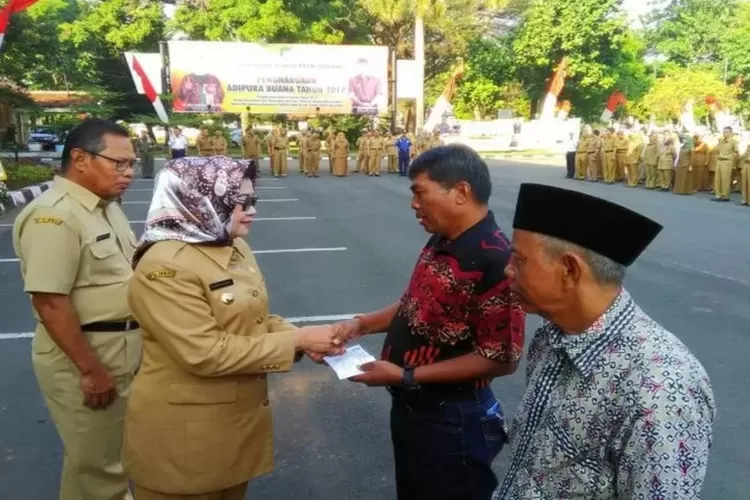 SESUAI PERATURAN PEMERINTAH YANG BERLAKU, SEGINI BESARAN GAJI PENSIUNAN ...