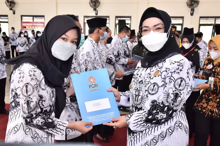 Resmi Aturan Baru! Sertifikat Pendidik Guru PNS Dan PPPK Tak Menjamin ...