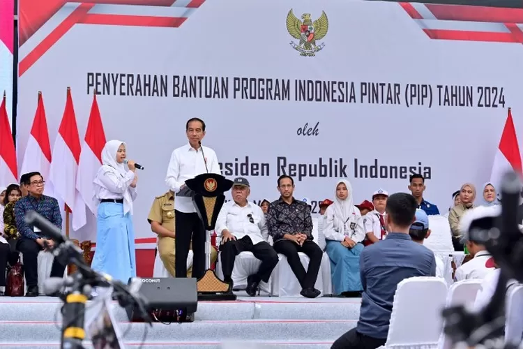 Nominal Kartu Indonesia Pintar KIP Bukan 1 Juta Lagi, Jokowi Dan Nadiem ...