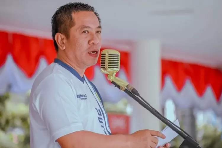 Aep Syaepuloh menjadi bupati terkaya di Jawa Barat dengan harta kekayaan senilai Rp400 M. (Instagram @karawangkab.go.id)