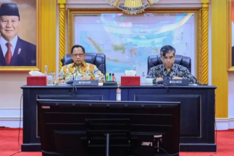 MENDAGRI DAN MENAKER RESMI UMUMKAN TANGGAL PENETAPAN UMP DAN UMK 2025 ...