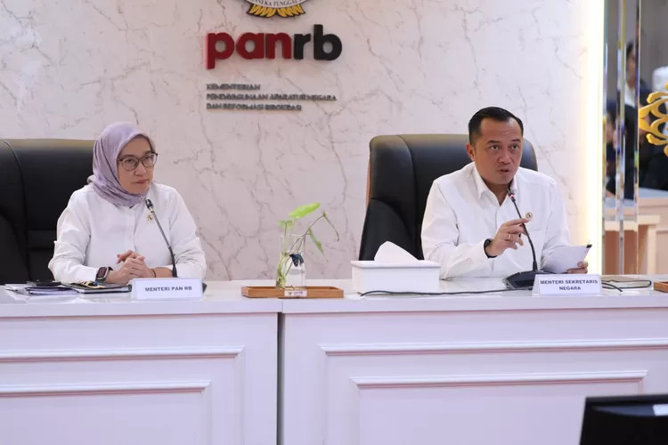 Mensesneg Prasetyo Hadi dan Menpan RB Rini Widyantini umumkan percepatan pengangkatan CPNS dan PPPK 2024 (menpan.go.id)